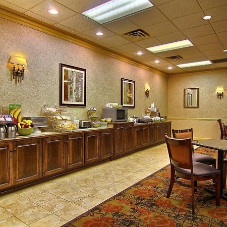 Quality Inn & Suites Mansfield Exterior photo
