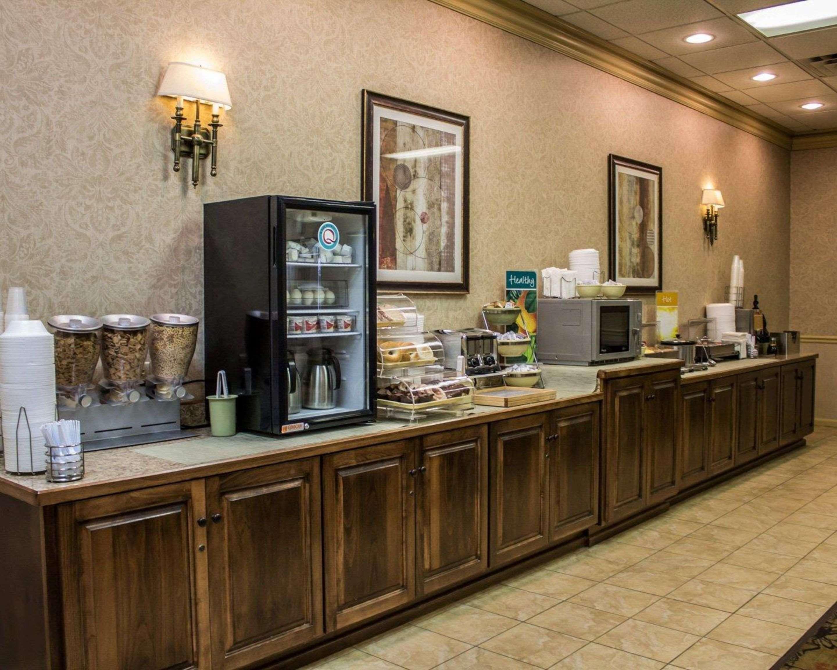 Quality Inn & Suites Mansfield Exterior photo